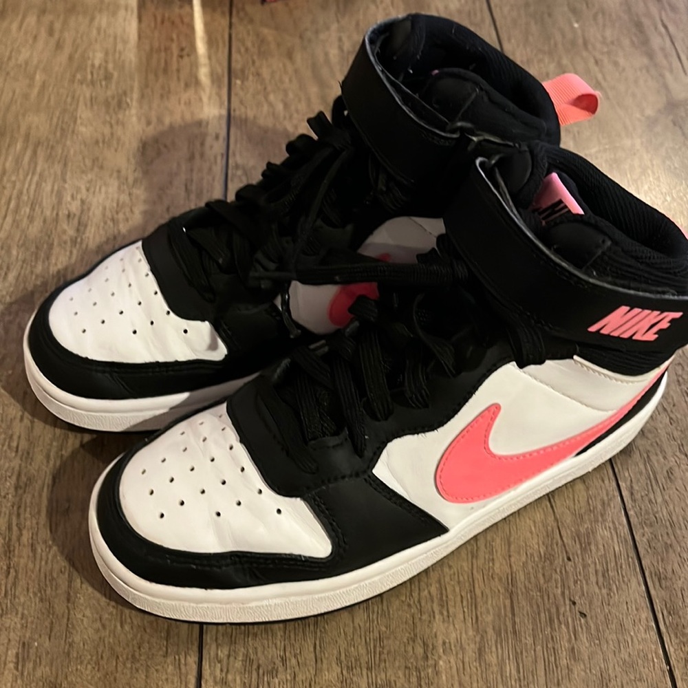 Nike Girl’s High Tops, pink, black and white. Size 4